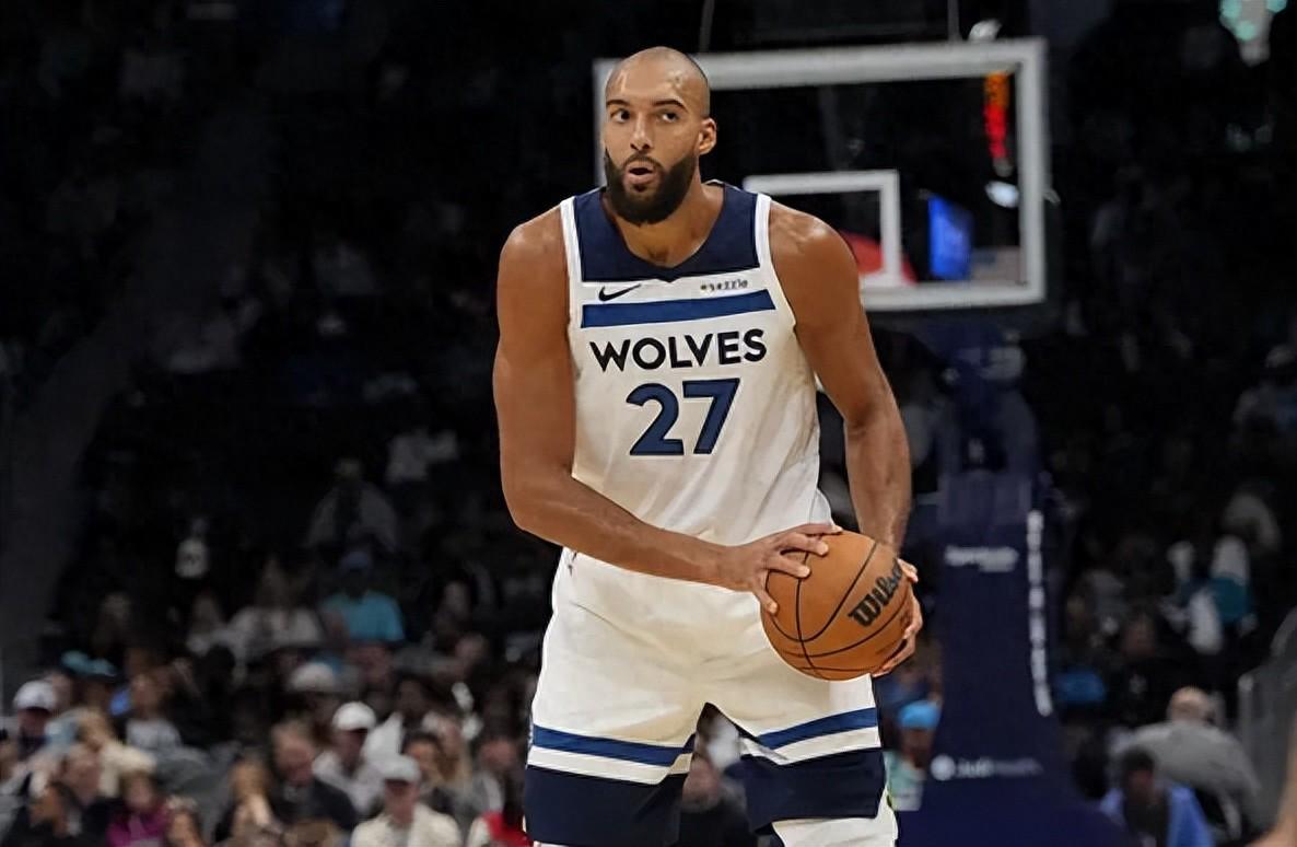 开云体育APP下载-太离谱了！打26分钟得9分，正负值-38，球迷：DPOY被你弄成了笑话